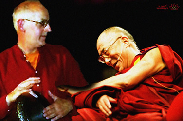 gewaltfrei die trommel schlagen